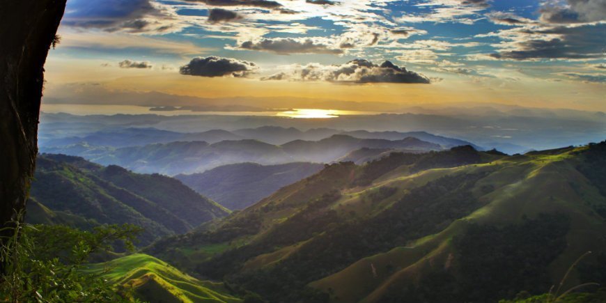 Zonsondergang boven Costa Rica