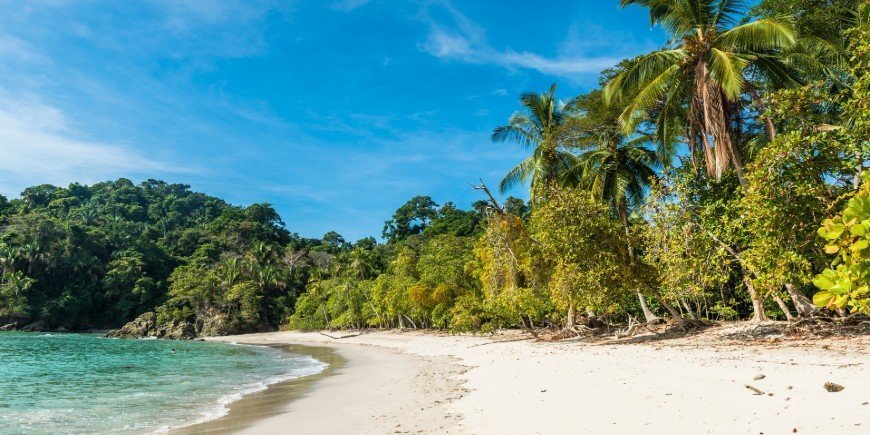 Kalkrijk wit zandstrand in het Manuel Antonio National Park