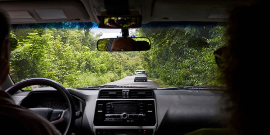 Auto's op de weg in Costa Rica