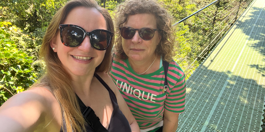 Selfie op een hangbrug in Costa Rica