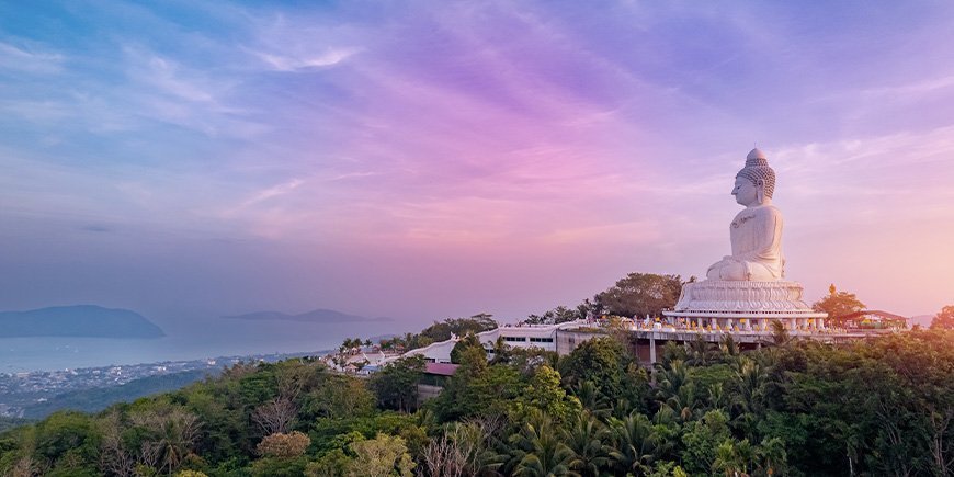 Grote Boeddha uitkijkend over Phuket