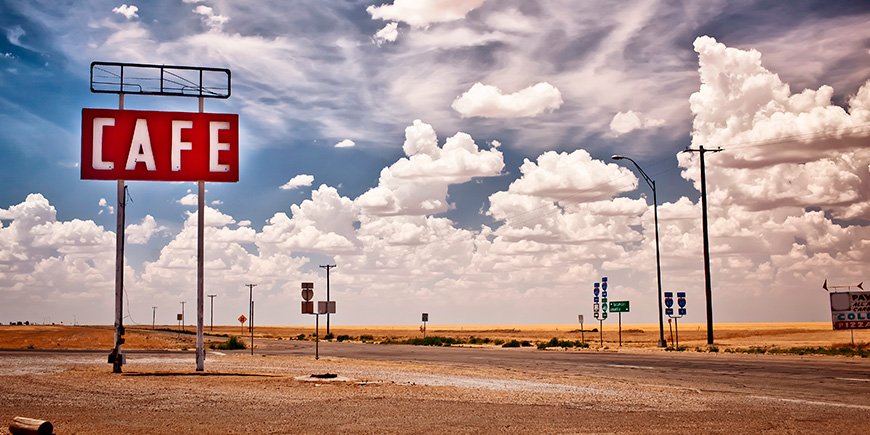 Eenzaam café in niemandsland op Route 66 in de VS