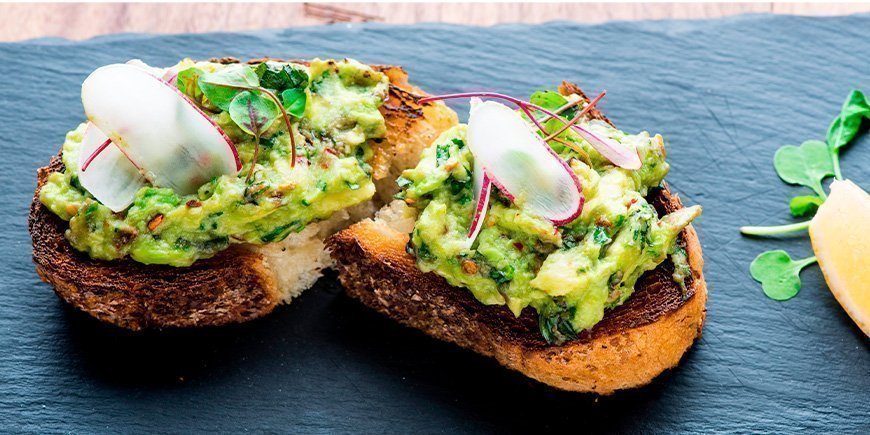 Avocado toast met beleg