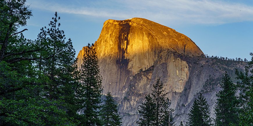 Half Dome in Yosemite National Park bij zonsondergang