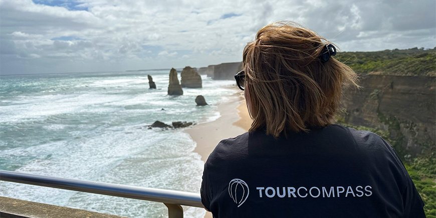 TourCompass-medewerker op de Great Ocean Road in Australië