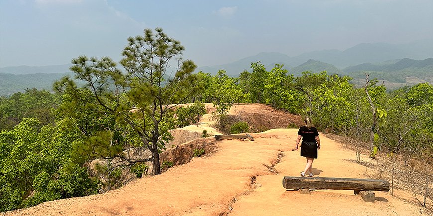 Michelle wandelt bij Pai Canyon